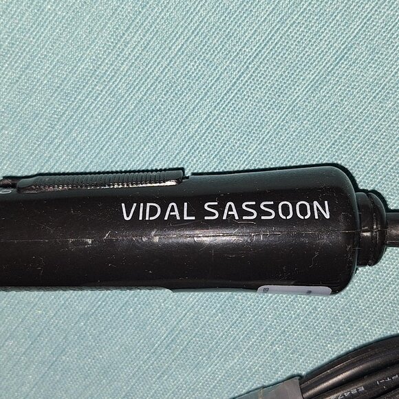 Vidal Sassoon Curling Iron - Picture 3 of 4